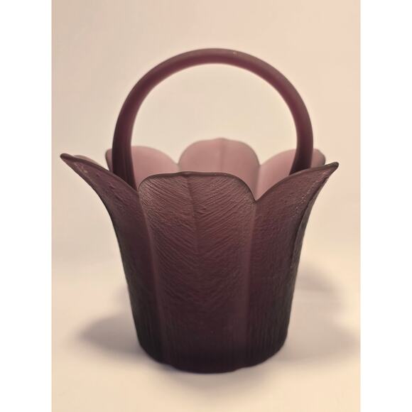 Mikasa Handcrafted Diane Love Purple Frosted‎ Candy Basket
Regular 6" - Picture 3 of 7